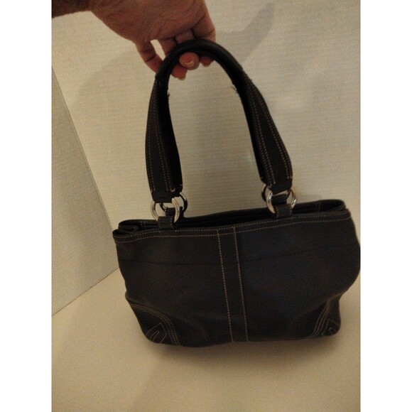 Authentic Coach black leather 8" x 13" shoulder bag - Picture 2 of 12